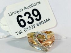 An unusual design diamond set ring in 3 colours of gold, 18ct, size O,