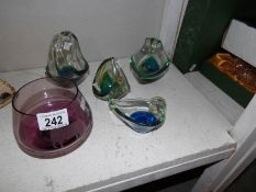 5 items of glass including Mdina