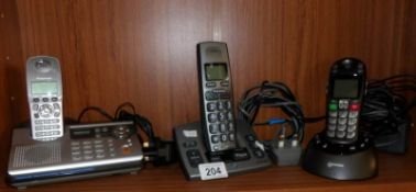 3 cordless telephones