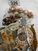 A mixed lot including brooches,