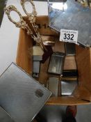 A mixed lot including cigarette lighters,