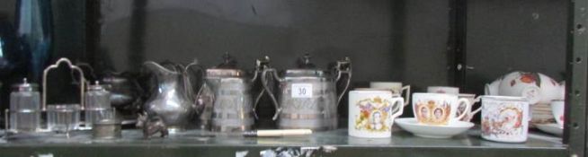 A mixed lot of silver plate,