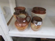 4 items of stoneware,