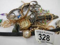 A mixed lot of costume jewellery,