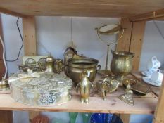 A mixed lot of brass ware etc