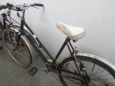 A ladies bicycle