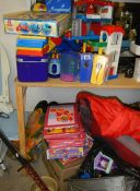A quantity of toys (large lot)