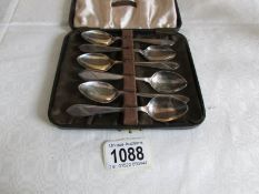 A cased set of 6 silver tea spoons,