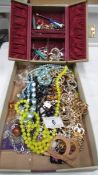 A tray of assorted costume jewellery