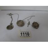2 Victorian silver brooches, a silver St.