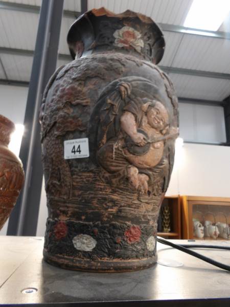 A large oriental vase, - Image 2 of 3