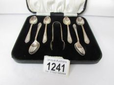 A cased set of 6 silver teaspoons with sugar nips