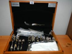 A cased Oneida 60 piece canteen of cutlery for 8 persons