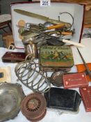A mixed lot including silver plate cutlery,