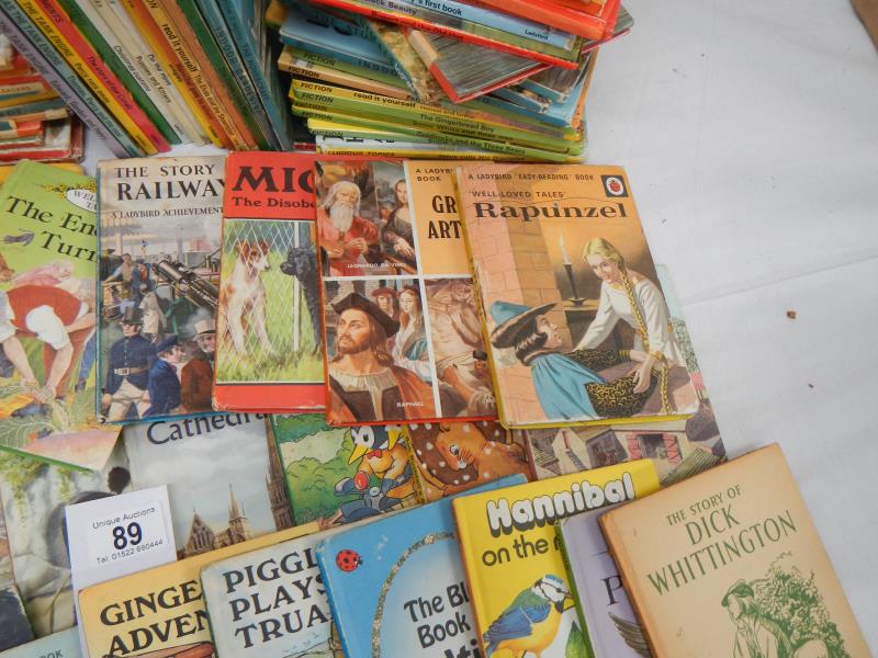 A collection of Ladybird books - nearly 90 titles - Bild 4 aus 5