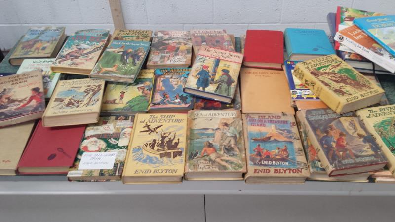 Enid Blyton- a large collection of works, some in jackets and some firsts - Bild 2 aus 6
