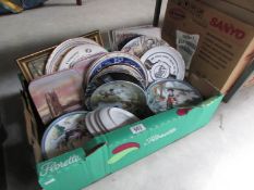 A large quantity of collector's plates