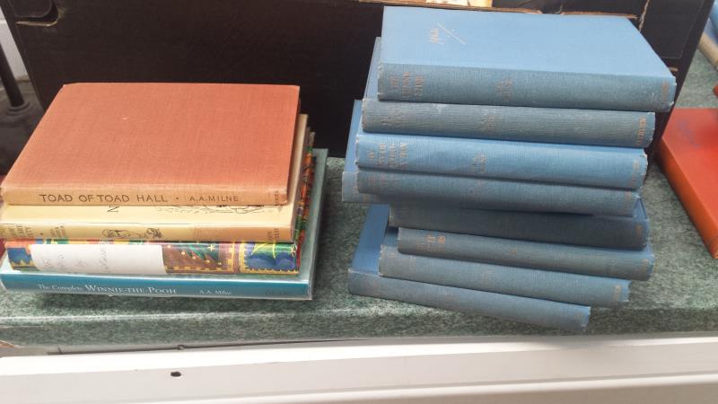 A A Milne. Winnie the Pooh various editions. Some 30 volumes. - Bild 3 aus 5