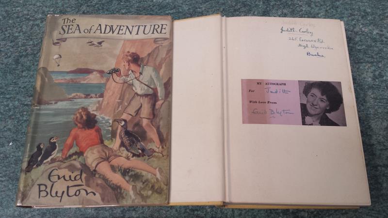 Enid Blyton signed copies - Sea of Adventure in jacket with signed presentation slip, Circus of - Bild 2 aus 8