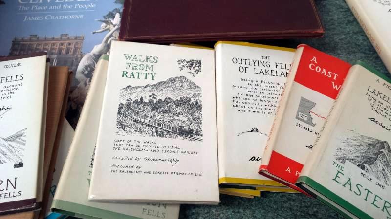 English and Welsh topographical books. A large quantity to include Wainwright. Approx 200 volumes in - Bild 5 aus 6