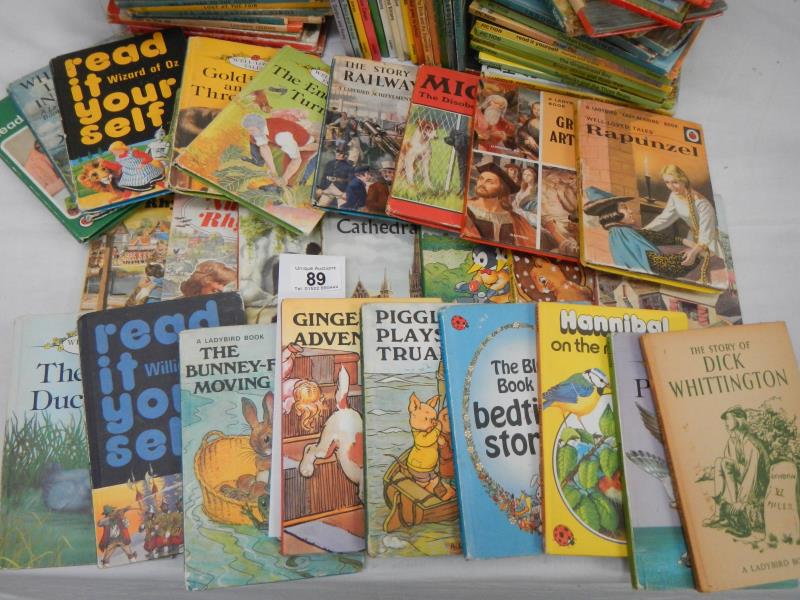 A collection of Ladybird books - nearly 90 titles - Bild 2 aus 5