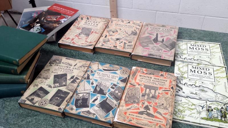 Arthur Ransome 10 vols of Swallows and Amazons Series 6 in jackets and miscellaneous including - Bild 2 aus 4