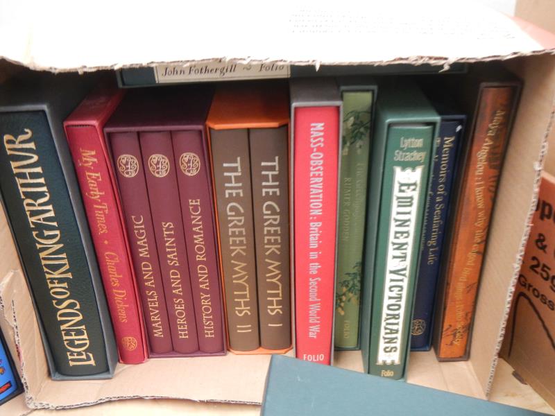 28 Folio Society Books including Seven Pillars of Wisdom, The Voyage of the Beagle, Wonders of the - Bild 3 aus 5