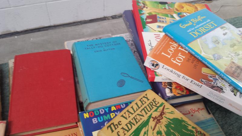 Enid Blyton- a large collection of works, some in jackets and some firsts - Bild 5 aus 6
