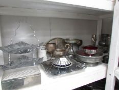A mixed lot of metal ware