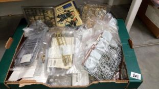 In excess of 20 mixed model kits including Matchbox tanks, Airfix tanks, soldiers,