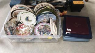 A quantity of collectors plates including Wedgewood, Coalport, Beswick etc.