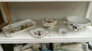 A quantity of Royal Worcester tableware