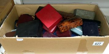 A quantity of empty jewellery boxes