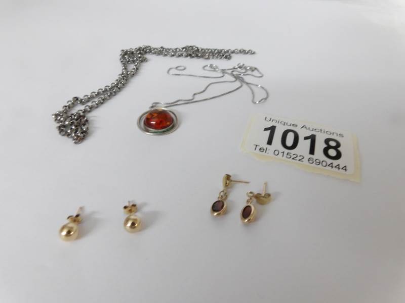 2 pairs of 9ct gold earrings and a Vivienne Westwood necklace