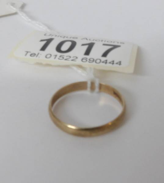 A 9ct gold wedding ring, - Image 3 of 3