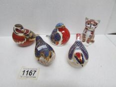 5 Royal Crown Derby paperweights being 4 birds and a cat