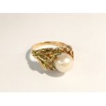 An 18ct gold ring set cultured pearl, hall marked Sheffield 1903/04, gross weight 7.