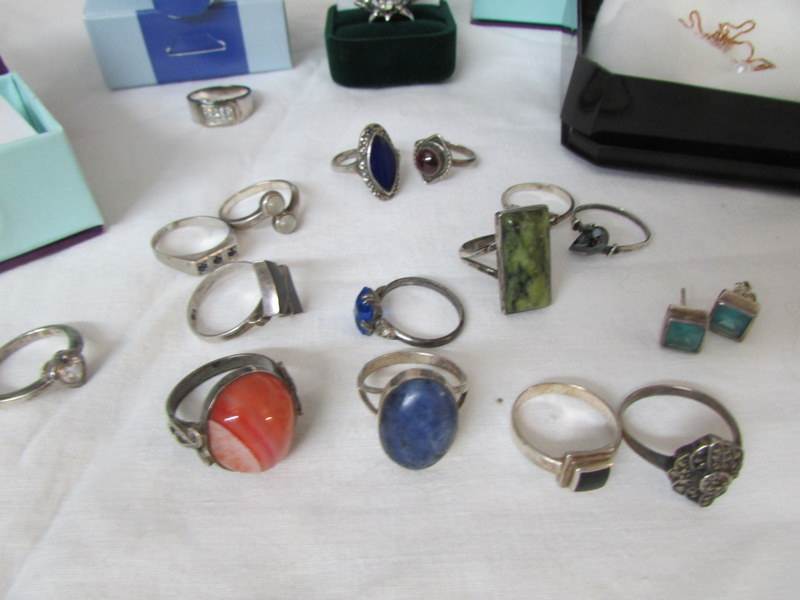 16 silver rings, - Image 4 of 4