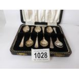 A cased set of 6 silver tea spoons, hall marked Birmingham 1962, 46.