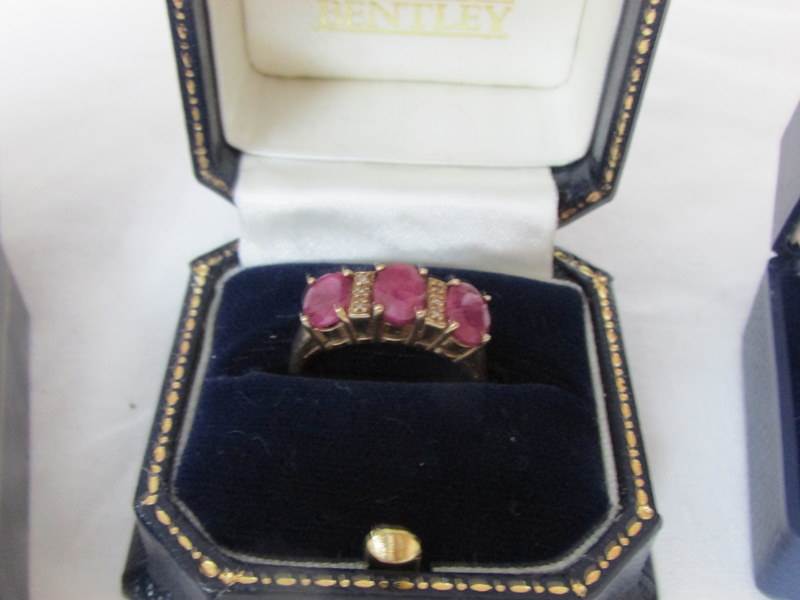 2 9ct gold rings and a silver ring set with various precious stones - Image 3 of 5