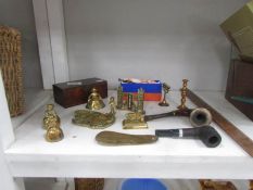 A mixed lot including small brass items,