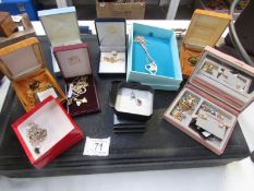 A mixed lot of costume jewellery