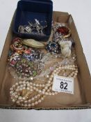 A mixed lot of jewellery including 5 silver items