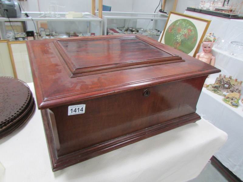 A Victorian table polyphon with several discs - Image 4 of 5