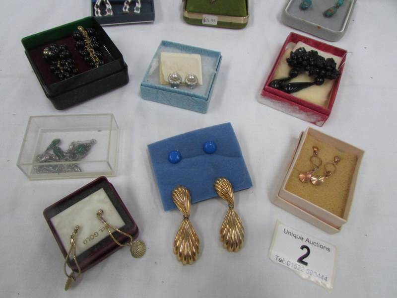 12 pairs of earrings - Image 3 of 3