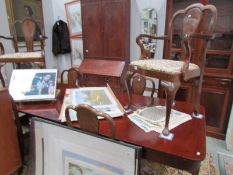 A mahogany extending dining table and 6 chairs