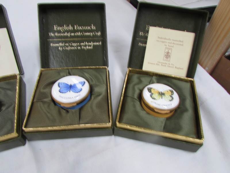 5 Crummles English Enamels butterfly trinket pots in boxes - Image 2 of 4