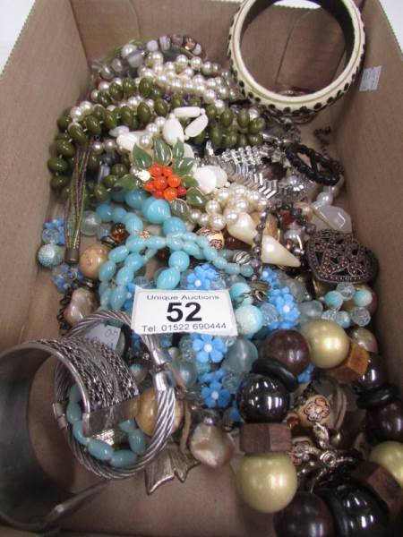 A mixed lot of costume jewelllery