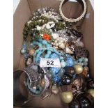 A mixed lot of costume jewelllery