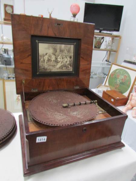 A Victorian table polyphon with several discs
